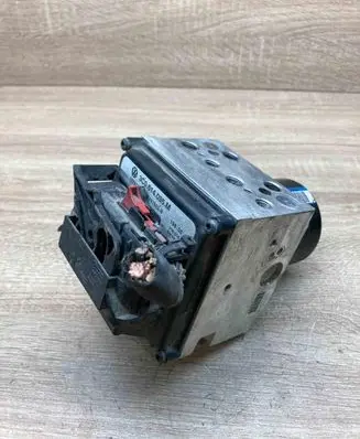 Volkswagen PASSAT B6 ABS Pump 3C0614095M