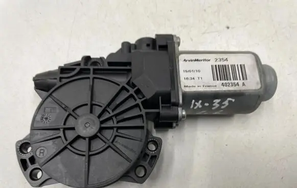 Hyundai ix35 Rear door window regulator motor C60564B