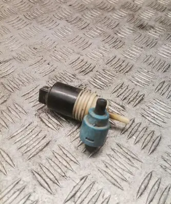 Volkswagen PASSAT B4 Windscreen/windshield washer pump 1h6955651