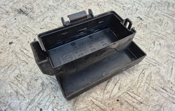 Opel Antara Fuse box cover 