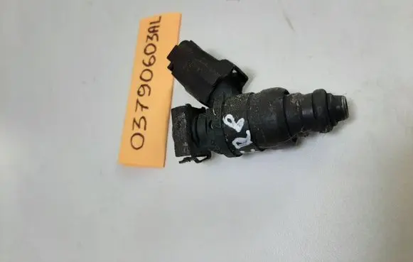 Volkswagen Golf IV Fuel injector 03790603AL