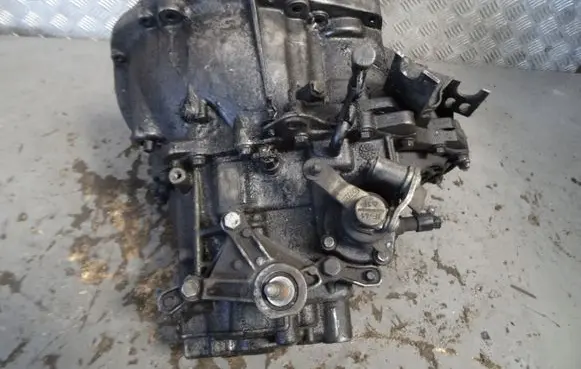 Renault Megane II Manual 5 speed gearbox 8200156391