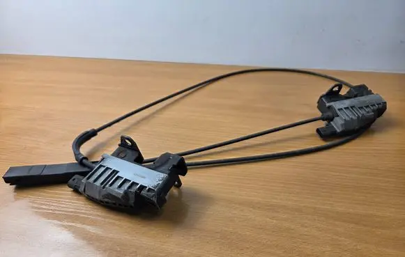 Mercedes-Benz E AMG W212 Engine bonnet/hood lock/catch A2128210151