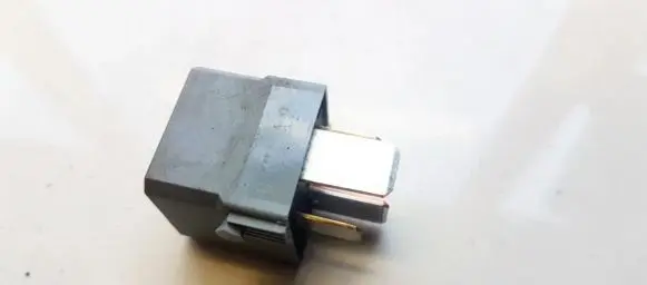Mercedes-Benz C AMG W204 Other relay A0025422619 4RA00779307