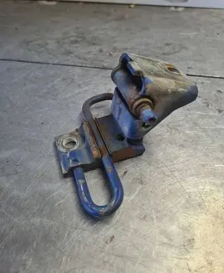 Volkswagen Golf IV Front door upper hinge 4B0831112A 13799