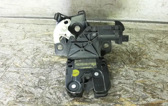 Audi A3 S3 8P Tailgate/trunk/boot lock/catch/latch 8P4827505B