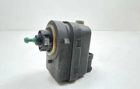 Headlight level adjustment motor