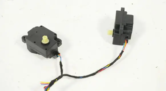 Nissan Qashqai Air flap motor/actuator D31374767002