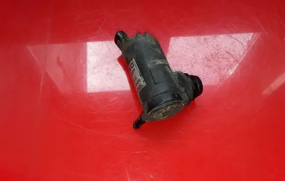 Hyundai Trajet Windscreen/windshield washer pump 985103A000