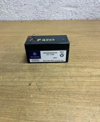 Mercedes-Benz R W251 Car battery N000000004039 F2810