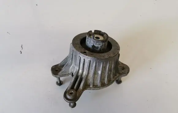 Mercedes-Benz C W205 Engine mount bracket A2052406617