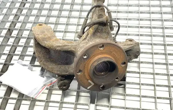 Front wheel hub spindle knuckle