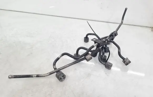Porsche Cayenne (92A) Fuel injector supply line/pipe 