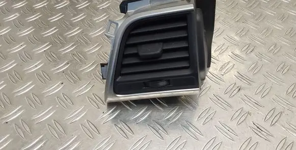 Toyota Verso-S Dashboard side air vent grill/cover trim 5566052040 5566052050