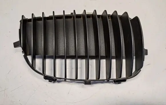 BMW 1 E81 E87 Front grill 51137127228