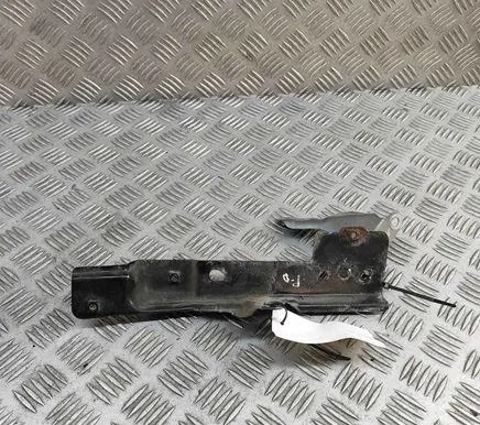Fender mounting bracket