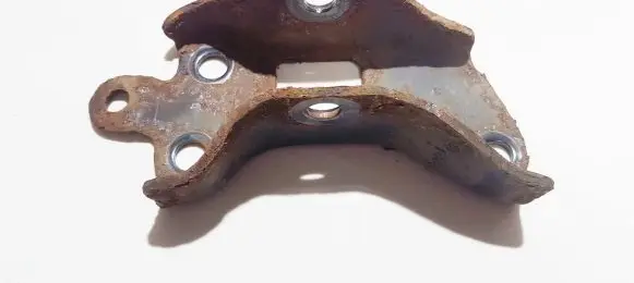 Toyota RAV 4 (XA30) Engine mounting bracket