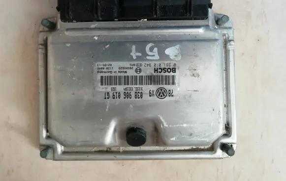 Volkswagen PASSAT B5.5 Engine control unit/module 038906019GT 28SA5629 0281010942