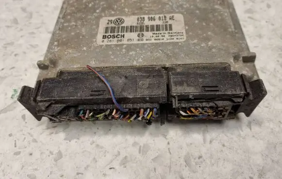 Volkswagen Golf IV Engine control unit/module 038906018AE 0281001851 28SA3734