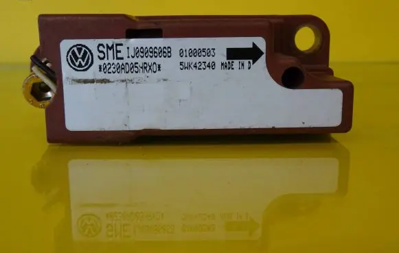 Skoda Octavia Mk1 (1U) Airbag deployment crash/impact sensor 1J0909606B