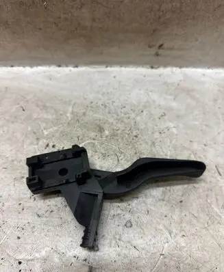 Opel Zafira B Engine bonnet (hood) release handle 218186591