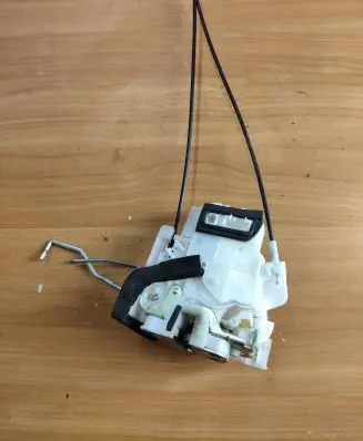 Subaru Impreza III Front door lock