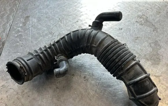 KIA Rio Turbo air intake inlet pipe/hose 281401W100