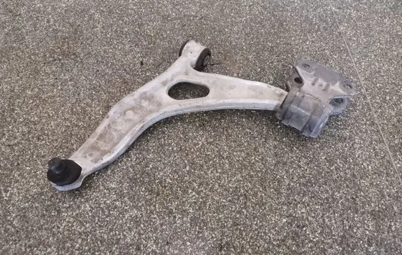 Ford Focus Front lower control arm/wishbone BV613A424