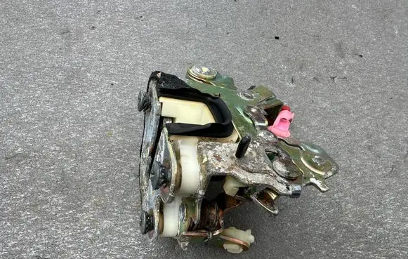 Nissan Terrano Rear door lock 8250383G00