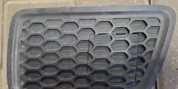 Jeep Grand Cherokee Front bumper lower grill 68143100A 65551 365604