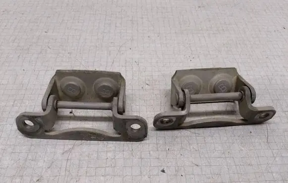 Subaru Legacy Tailgate/trunk/boot hinge