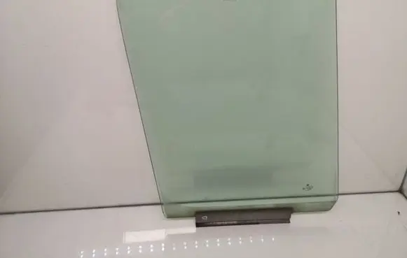 Volkswagen II LT Front door window glass four-door