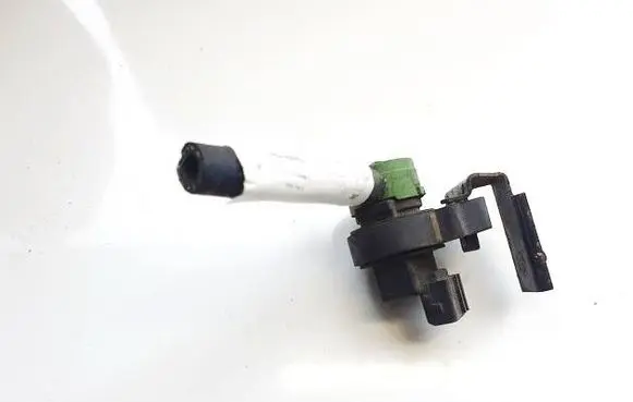 Mercedes-Benz E W211 Turbo solenoid valve 0004703893