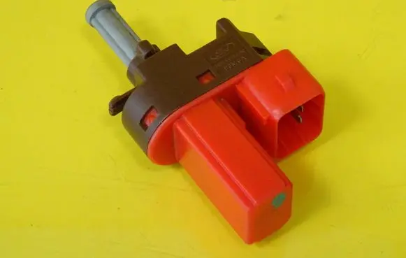 Ford Mondeo Mk III Brake pedal sensor switch 95BB-7C534-AC 95BB7C534AC