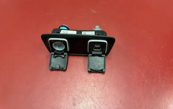 Chrysler Pacifica USB socket connector 68448286AA