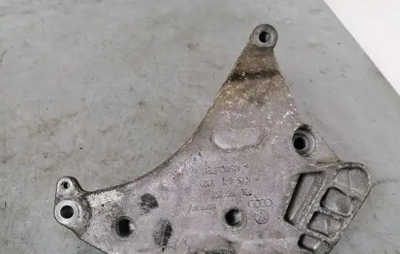 Volkswagen PASSAT B7 Engine mounting bracket 03L199207
