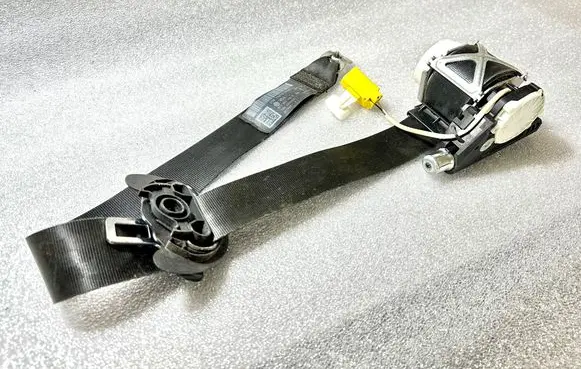 Volkswagen PASSAT B6 Front seatbelt 3C1857705F YD41910508 34052237
