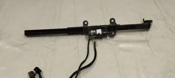 BMW 4 F32 F33 Seat belt height adjuster 7307916