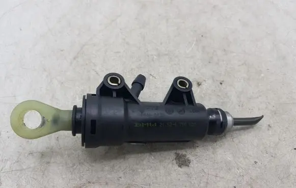 BMW 3 E46 Clutch slave cylinder 21526758822 6758822