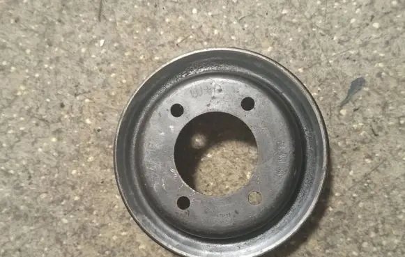 BMW 5 E34 Water pump pulley 2243682