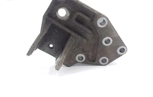 Engine mounting bracket