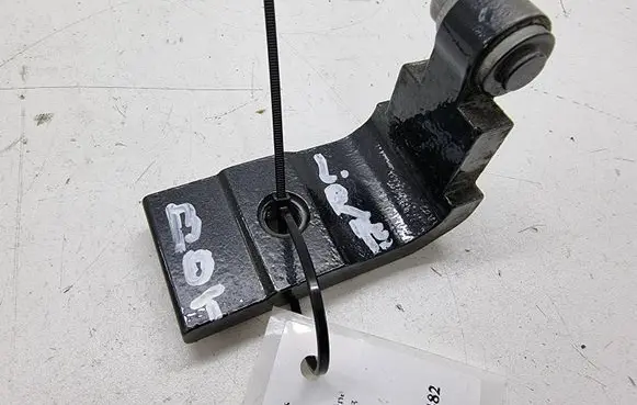 BMW 5 F10 F11 Rear door lower hinge 7185635