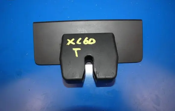 Volvo XC60 Tailgate/boot lid lock trim 31299891