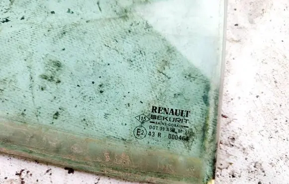 Renault Megane I Rear vent window glass AS2