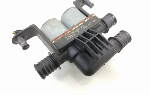 BMW X5 E53 Coolant heater control valve 6906652 64116906652