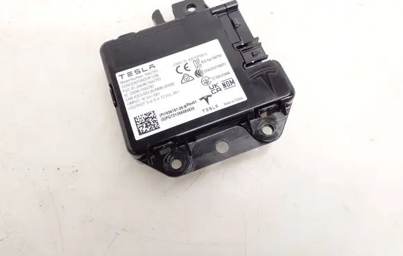 Tesla Model Y USB control unit 165678700B 1642783