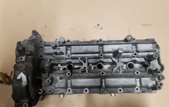 Mercedes-Benz Vito Viano W639 Other cylinder head part R642016