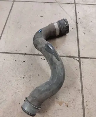 Coolant pipe/hose