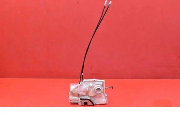 Suzuki Swift I Front door lock