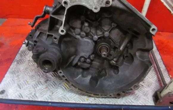 Peugeot 206 Manual 5 speed gearbox 20CP81
